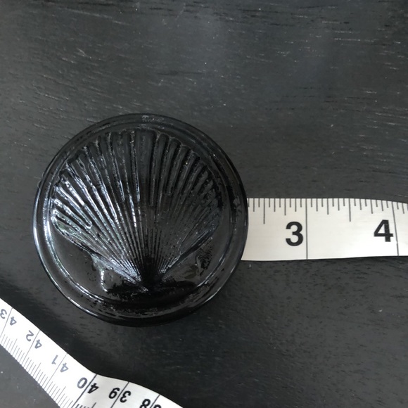 Paperweight Shell Motif - Picture 3 of 5